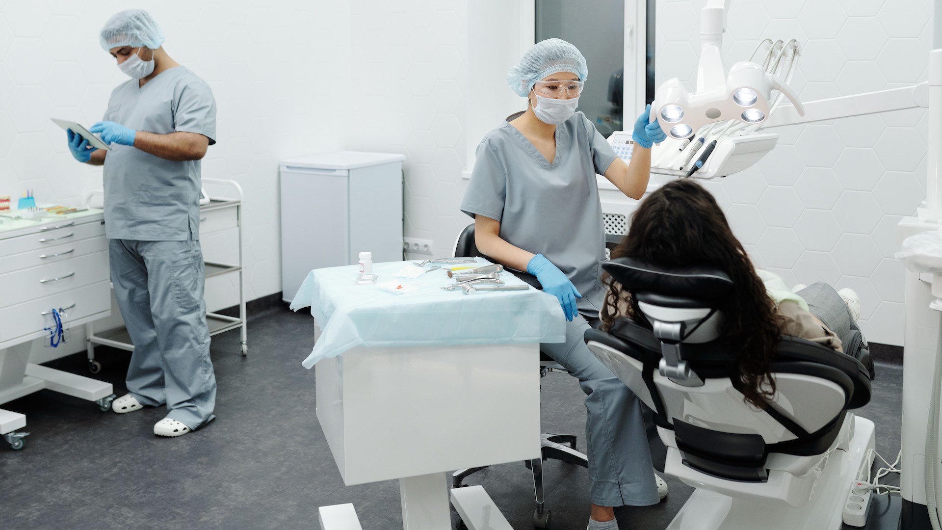 images/news/Dentista assistente e paziente.jpg#joomlaImage://local-images/news/Dentista assistente e paziente.jpg?width=1920&height=1080